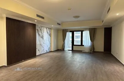 Apartment - 1 Bedroom - 2 Bathrooms for rent in West Porto Drive - Porto Arabia - The Pearl Island - Doha