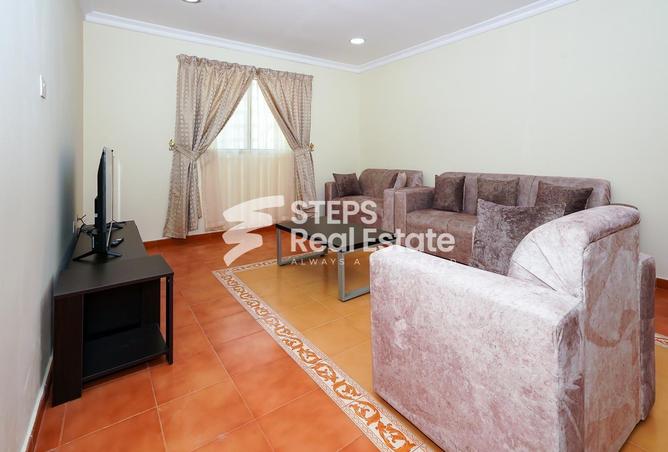 Apartment - 3 Bedrooms - 3 Bathrooms for rent in Al Khayareen Tower - Old Salata - Salata - Doha