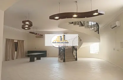 Villa - 4 Bedrooms - 5 Bathrooms for rent in Al Dafna - Al Dafna - Doha