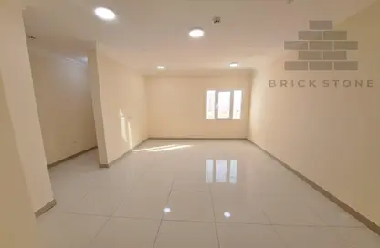 Apartment - 3 Bedrooms - 3 Bathrooms for rent in Abu Talha Street - Fereej Bin Omran - Doha