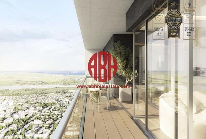 Apartment - 1 Bedroom - 2 Bathrooms for sale in Marina Tower 21 - Marina District - Lusail