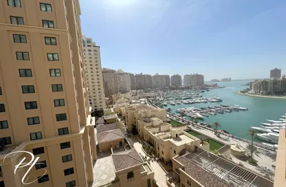 Apartment - 1 Bedroom - 2 Bathrooms for rent in Tower 18 - Porto Arabia - The Pearl Island - Doha