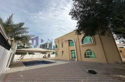 Villa - 4 Bedrooms - 5 Bathrooms for rent in Al Faisal Tower - Al Dafna - Al Dafna - Doha