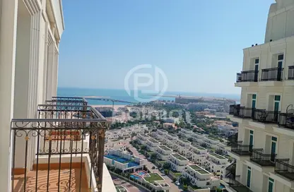 Apartment - 1 Bedroom - 2 Bathrooms for rent in The Garden - Floresta Gardens - The Pearl Island - Doha