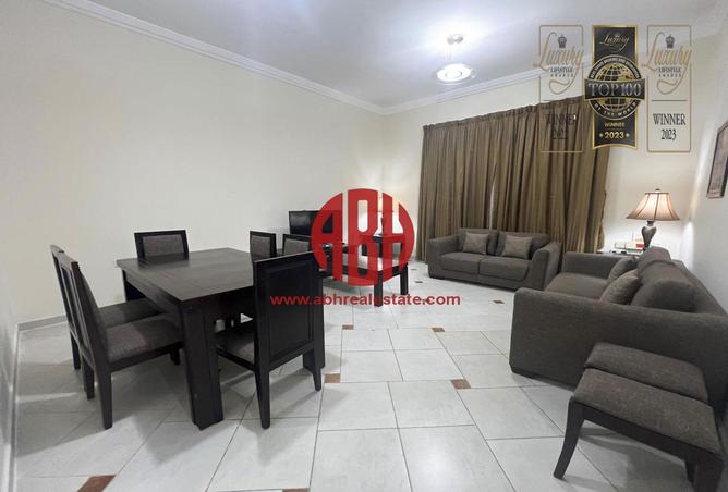 Apartment - 2 Bedrooms - 3 Bathrooms for rent in Royal Plaza - Al Sadd - Doha