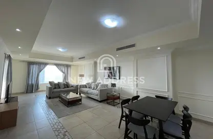 Apartment - 2 Bedrooms - 3 Bathrooms for rent in Piazza Arabia - Porto Arabia - The Pearl Island - Doha