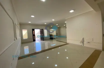 Villa - 5 Bedrooms - 7 Bathrooms for rent in Al Nuaija Street - Al Nuaija - Doha