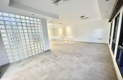 Villa - 4 Bedrooms - 5 Bathrooms for rent in Abu Talha Street - Fereej Bin Omran - Doha