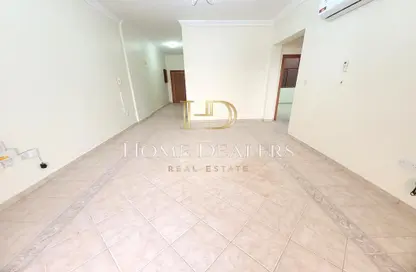 Apartment - 2 Bedrooms - 2 Bathrooms for rent in Umm Al Seneem Street - Ain Khaled - Doha