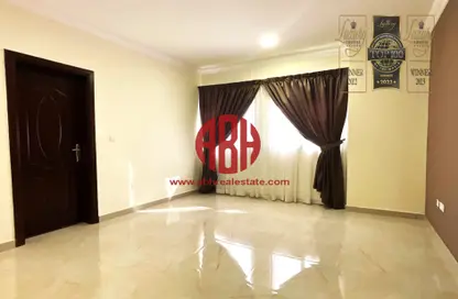 Apartment - 3 Bedrooms - 3 Bathrooms for rent in Building 12 - Abu Umama Street - Al Muntazah - Doha