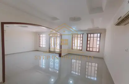 Villa - 5 Bedrooms - 6 Bathrooms for rent in Umm Al Seneem Street - Ain Khaled - Doha