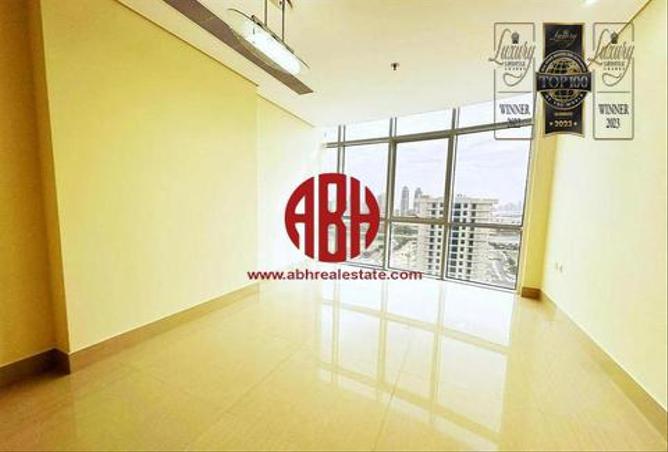 Apartment - 2 Bedrooms - 2 Bathrooms for rent in Burj Al Marina - Marina District - Lusail