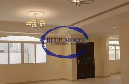 Villa - 4 Bedrooms - 5 Bathrooms for rent in Souk Al gharaffa - Al Gharrafa - Doha