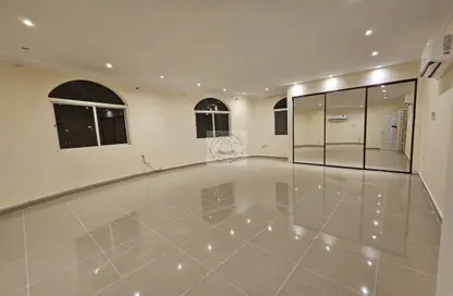 Villa for rent in Onaiza Street - Diplomatic Area - Doha