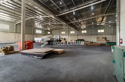 Warehouse - Studio - 6 Bathrooms for sale in East Industrial Street - Birkat Al Awamer - Al Wakra