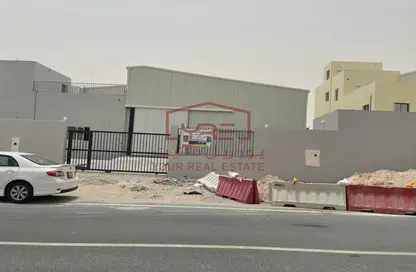 Warehouse - Studio - 2 Bathrooms for sale in East Industrial Street - Birkat Al Awamer - Al Wakra