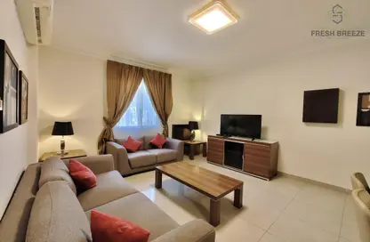 Apartment - 2 Bedrooms - 2 Bathrooms for rent in Umm Ghwailina Comm - Umm Ghuwalina - Umm Ghuwailina - Doha