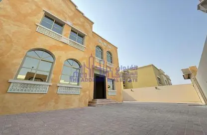 Villa - 5 Bedrooms - 5 Bathrooms for rent in Umm Al Seneem Street - Ain Khaled - Doha