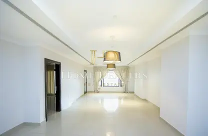 Apartment - 1 Bedroom - 2 Bathrooms for rent in West Porto Drive - Porto Arabia - The Pearl Island - Doha