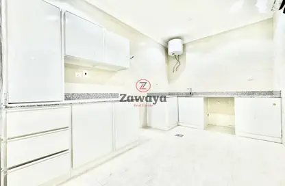 Apartment - 2 Bedrooms - 3 Bathrooms for rent in Fereej Kulaib - Doha