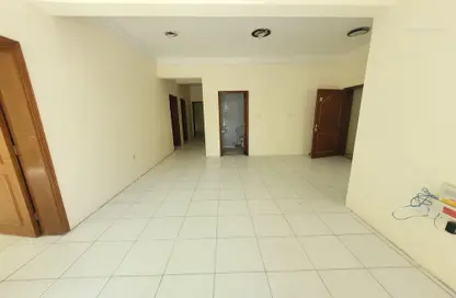 Apartment - 3 Bedrooms - 2 Bathrooms for rent in Fereej Bin Mahmoud - Doha