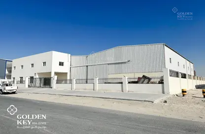 Warehouse - Studio - 4 Bathrooms for rent in East Industrial Street - Birkat Al Awamer - Al Wakra