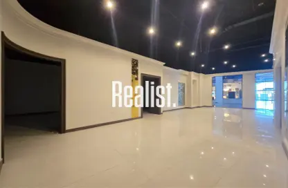 Show Room - Studio - 2 Bathrooms for rent in The E18hteen - Marina District - Lusail