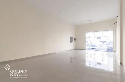 Shop - Studio - 1 Bathroom for rent in Souk Al gharaffa - Al Gharrafa - Doha