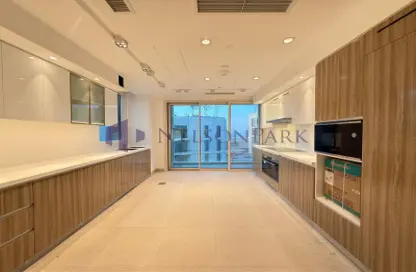 Apartment - 4 Bedrooms - 6 Bathrooms for rent in Gewan Island - The Pearl Island - Doha