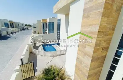 Villa - 4 Bedrooms - 4 Bathrooms for rent in Umm Al Seneem Street - Ain Khaled - Doha