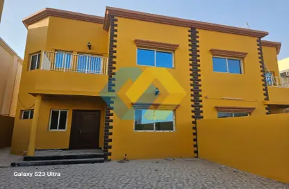 Villa - 5 Bedrooms - 5 Bathrooms for rent in Ain Khaled - Ain Khaled - Doha