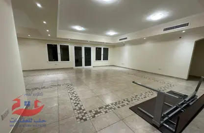 Apartment - 3 Bedrooms - 5 Bathrooms for rent in Tower 10 - Abraj Quartiers - The Pearl Island - Doha