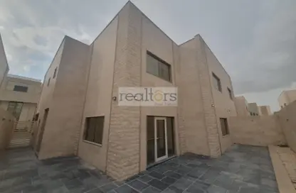 Villa - 4 Bedrooms - 5 Bathrooms for rent in Mamoura 18 - Al Maamoura - Doha