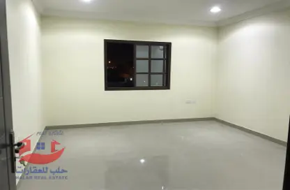 Apartment - 4 Bedrooms - 1 Bathroom for rent in Al Sadd Road - Al Sadd - Doha