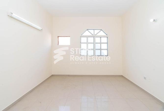 Apartment - 2 Bedrooms - 1 Bathroom for rent in Zekreet Street - Al Kharaitiyat - Umm Salal Mohammed