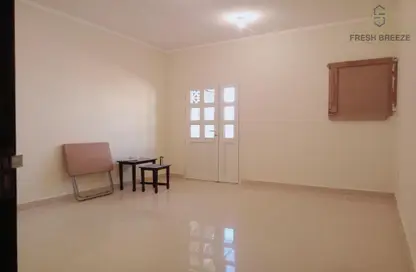 Apartment - 5 Bedrooms - 3 Bathrooms for rent in Umm Ghwailina Comm - Umm Ghuwalina - Umm Ghuwailina - Doha