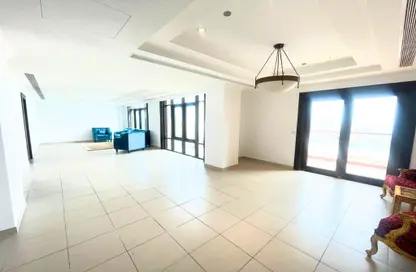 Apartment - 2 Bedrooms - 3 Bathrooms for sale in West Porto Drive - Porto Arabia - The Pearl Island - Doha