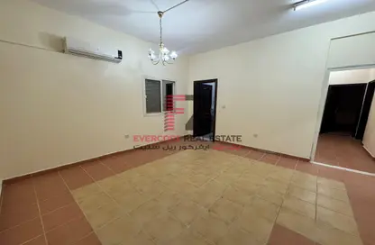 Apartment - 2 Bedrooms - 2 Bathrooms for rent in Al Mansoura - Al Mansoura - Doha