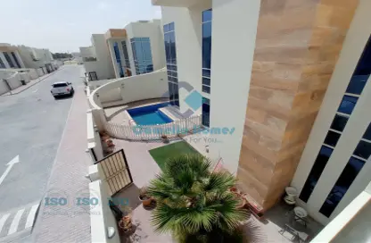 Villa - 4 Bedrooms - 5 Bathrooms for rent in Umm Al Seneem Street - Ain Khaled - Doha