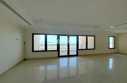 Apartment - 2 Bedrooms - 3 Bathrooms for rent in Porto Arabia - The Pearl Island - Doha