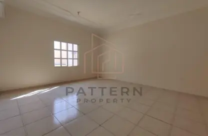 Villa - 4 Bedrooms - 5 Bathrooms for rent in Al Nuaija - Doha