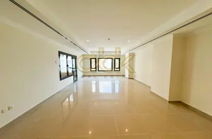 Apartment - 2 Bedrooms - 2 Bathrooms for rent in East Porto Drive - Porto Arabia - The Pearl Island - Doha