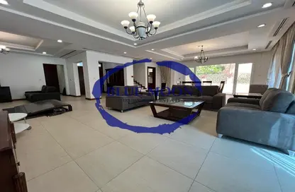 Villa - 4 Bedrooms - 5 Bathrooms for rent in West Bay Villas - West Bay - West Bay - Doha