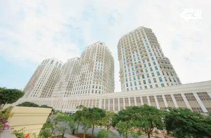 Apartment - 2 Bedrooms - 3 Bathrooms for rent in The Garden - Floresta Gardens - The Pearl Island - Doha