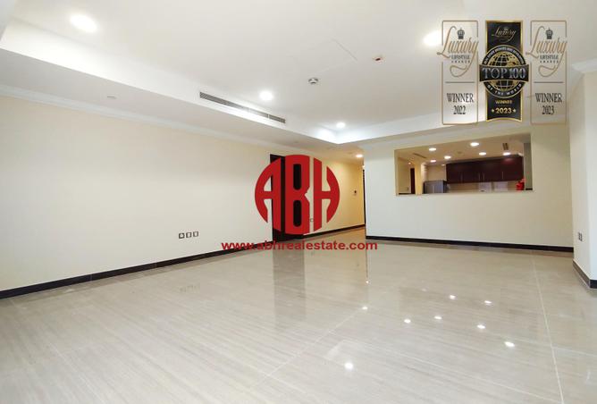 Apartment - 1 Bedroom - 2 Bathrooms for rent in Tower 19 - Porto Arabia - The Pearl Island - Doha