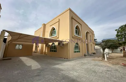 Villa - 4 Bedrooms - 5 Bathrooms for rent in Al Dafna - Al Dafna - Doha