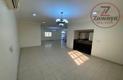 Villa - 3 Bedrooms - 3 Bathrooms for rent in Umm Al Seneem Street - Ain Khaled - Doha