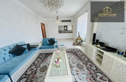 Apartment - 2 Bedrooms - 3 Bathrooms for sale in Viva West - Viva Bahriyah - The Pearl Island - Doha