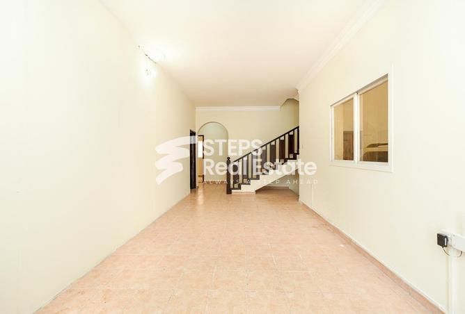 Compound - 7 Bedrooms - 4 Bathrooms for rent in Al Thumama - Al Thumama - Doha