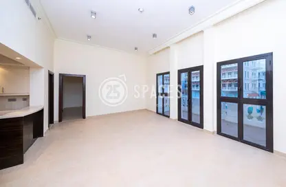 Apartment - 2 Bedrooms - 3 Bathrooms for rent in Carnaval - Qanat Quartier - The Pearl Island - Doha